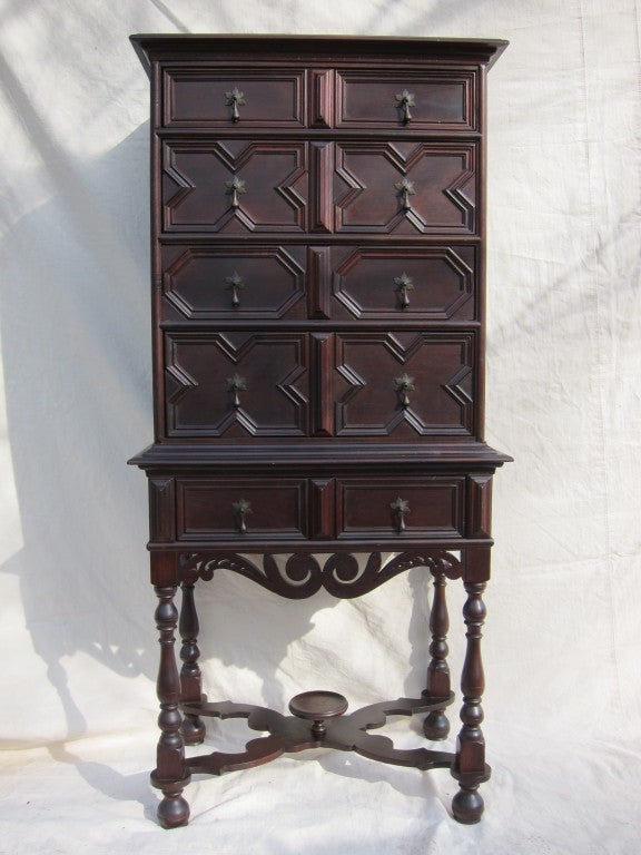 20th century Kittinger Jacobean chest of drawers. Walnut, in excellent condition. Geometric panels to the drawer fronts with sculpted legs are sought-after details perfectly crafted in true Jacobean Style.  Excellent as hall piece, chest of drawers,