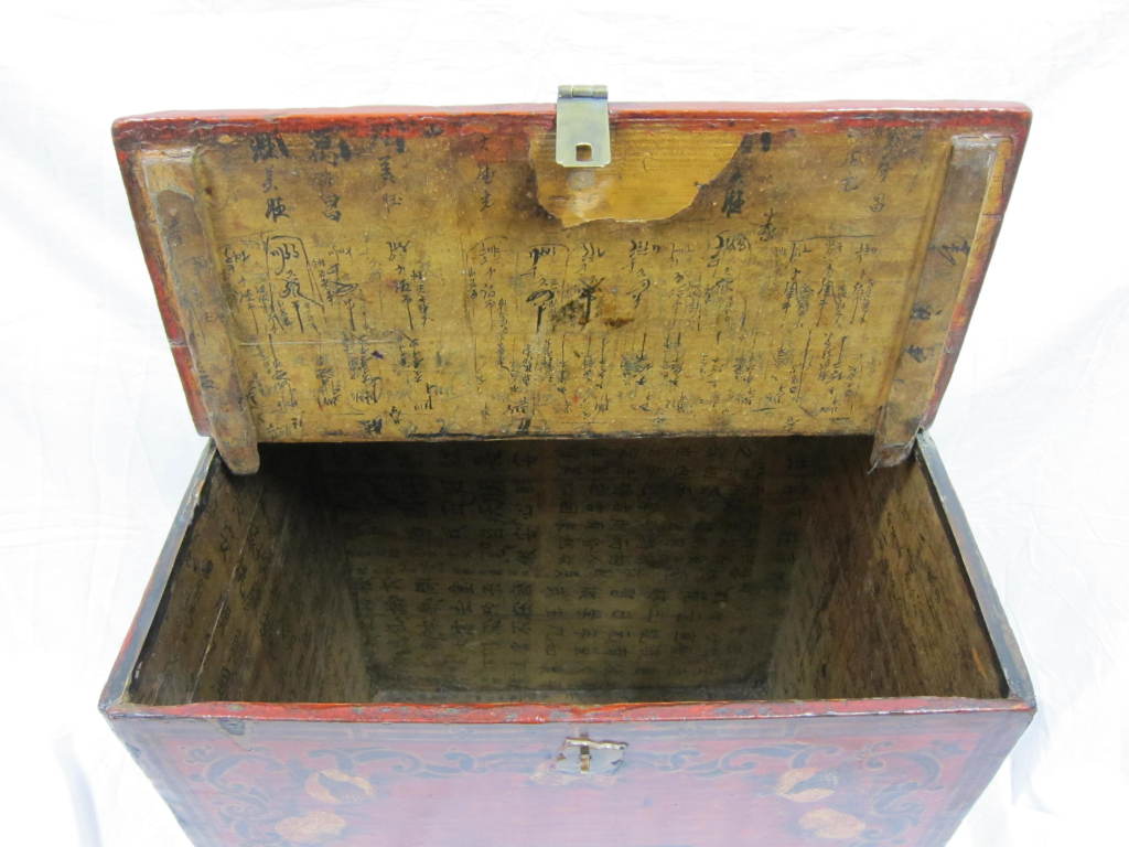19th Century Mongolian Chest In Good Condition For Sale In New York, NY