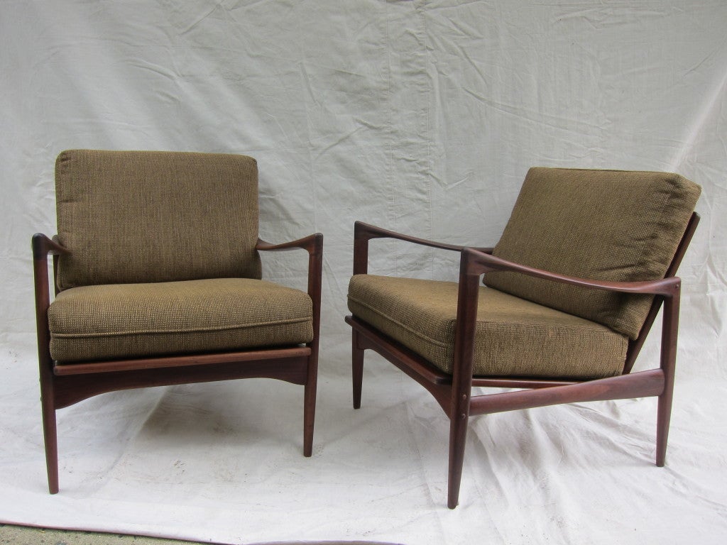 A pair of Midcentury Teak wood lounge chairs attributed to Kofod Larsen For Illums Bolighus. All original in excellent condition. Frames have been oil polished as per original manufactor finish.
Original fabric. Priced as a pair.