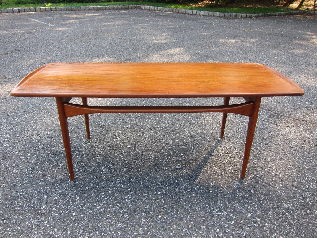 Danish Modern Teak wood cocktail Table, Designed by Tove & Edv. Kindt-Larsen for France & Son, this is a excellent condition exceptional example baring both the France & Son badge with serial number, and the Illums Bolighus Kobenhavn (Copenhagen)