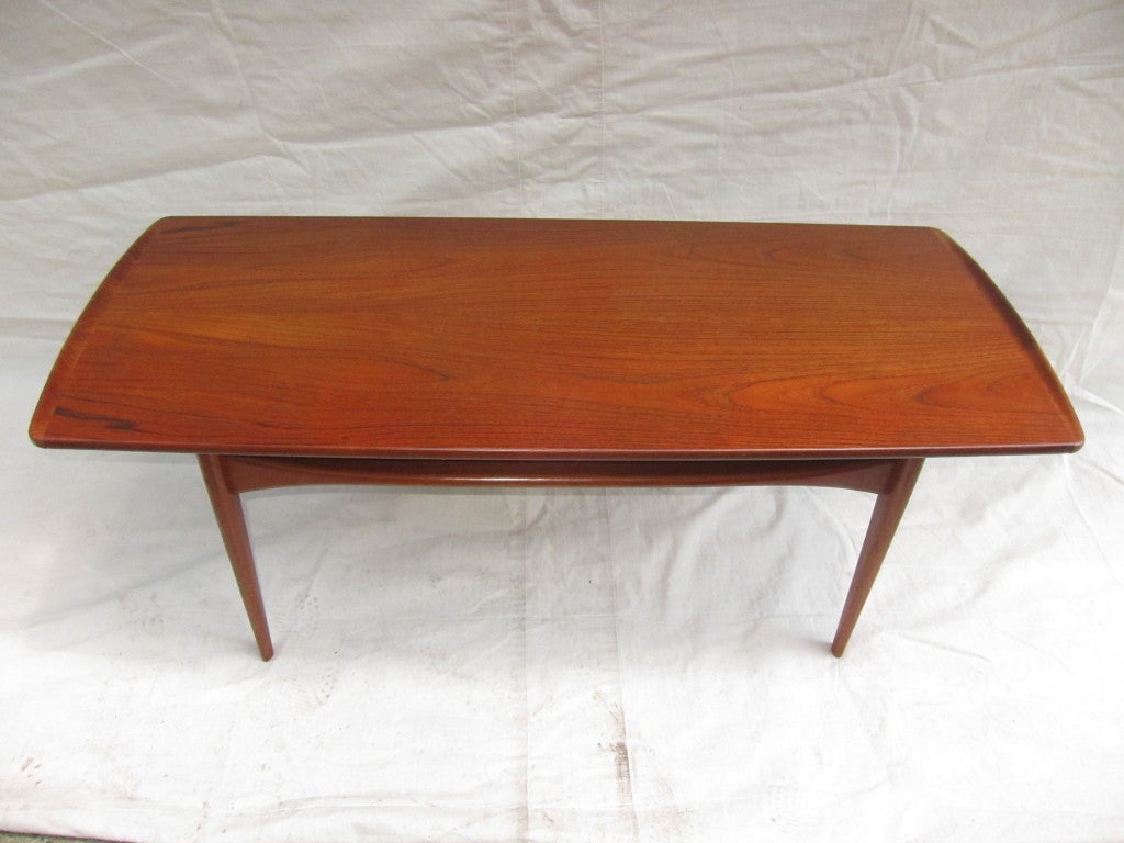 Danish Modern Midcentury Coffee Table In Excellent Condition In New York, NY