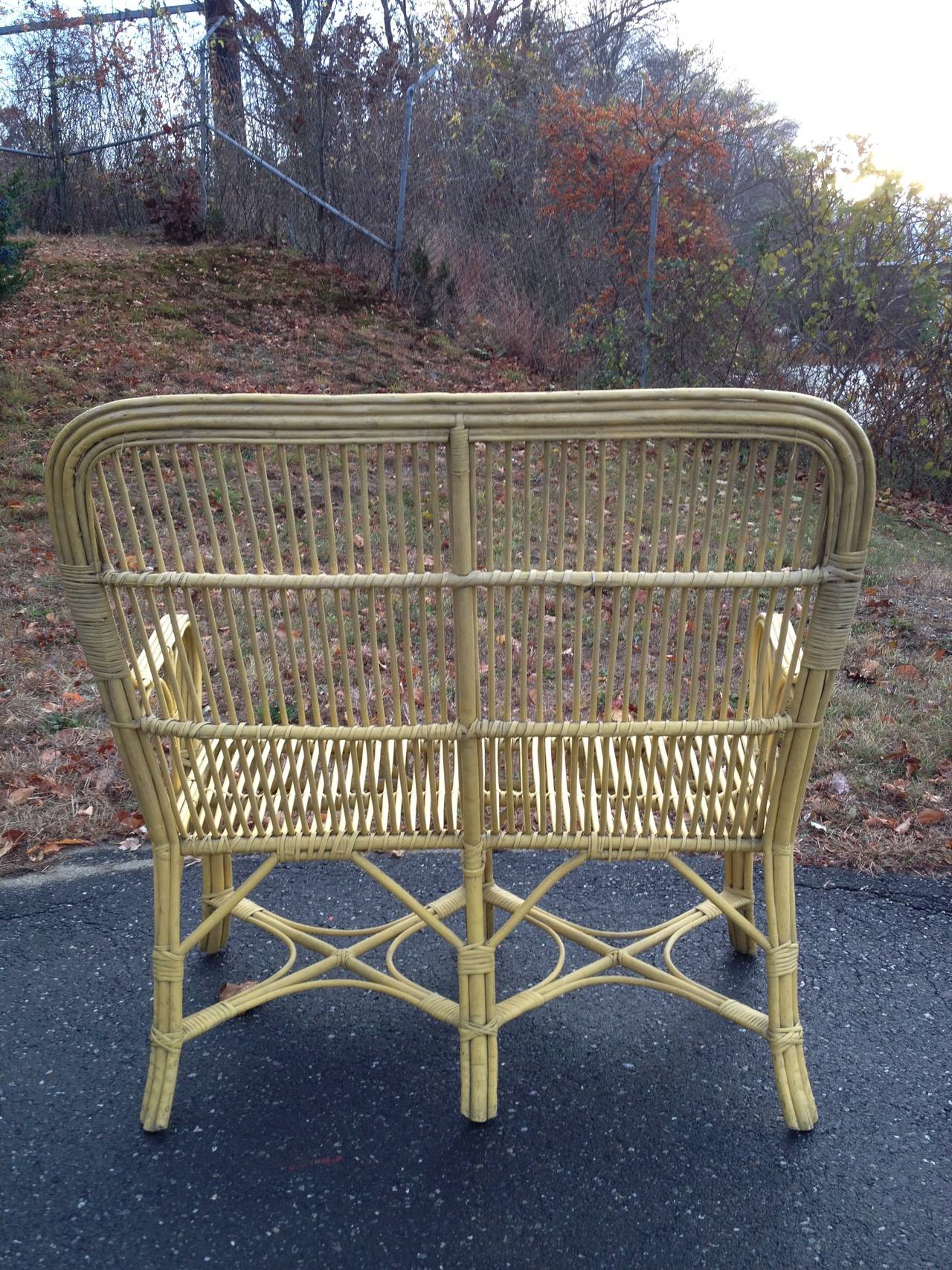 Joseph P. McHugh Rattan Settee In Good Condition For Sale In Old Saybrook, CT