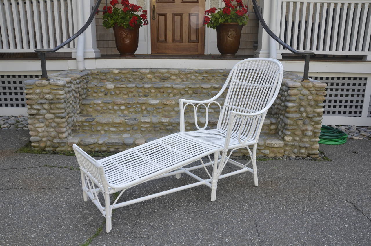 Antique heywood wakefield stick wicker chaise.