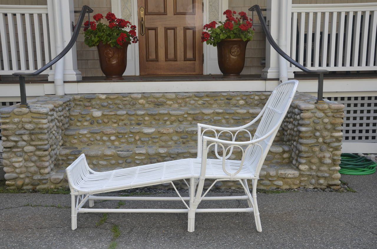 American Heywood Wakefield Stick Wicker Chaise For Sale