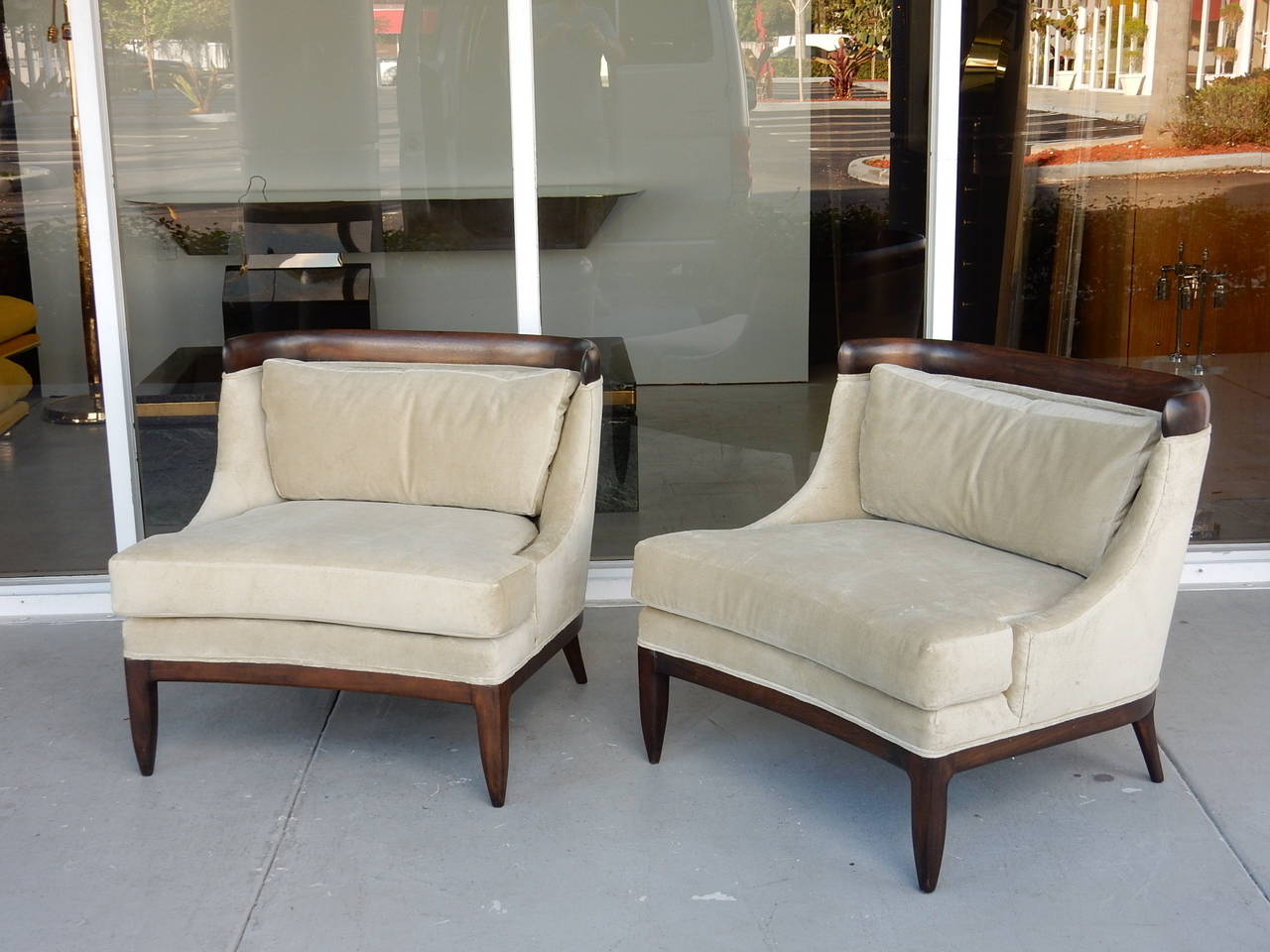 Pair of Mid Century Tub Chairs In Excellent Condition In Miami, FL