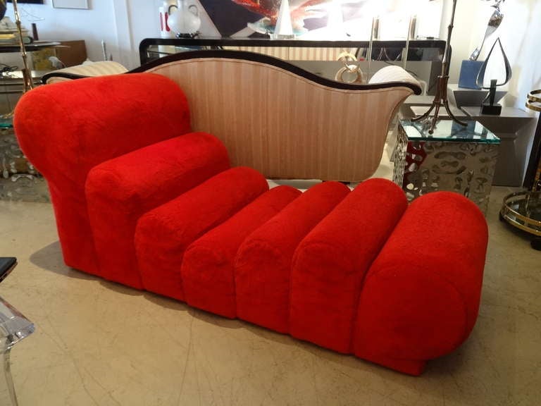 A very comfortable chaise. 1970s pop design at its best. Retain original red fabric. Comfortable and awesome looking.