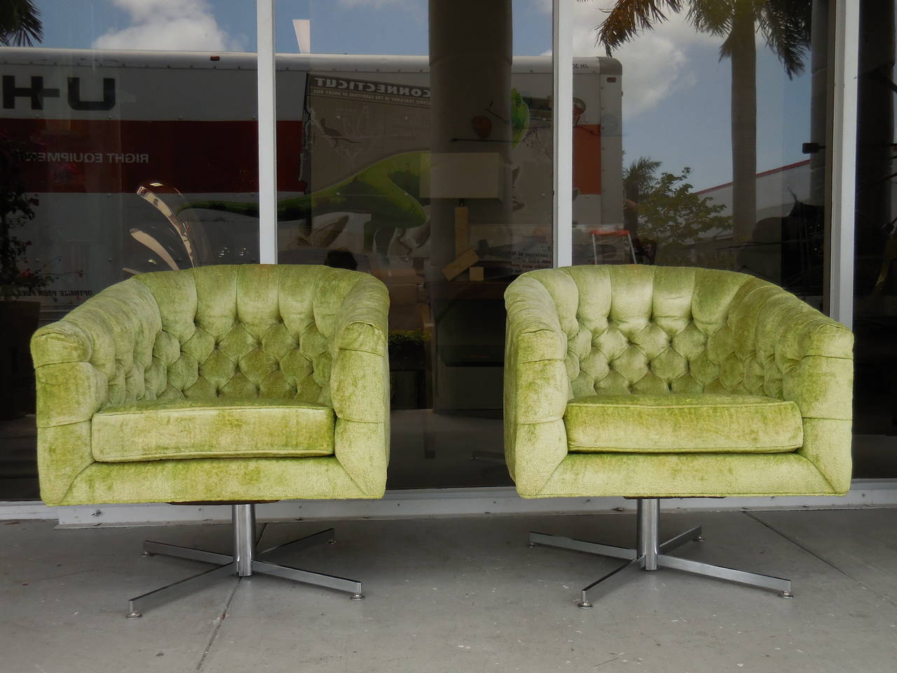 American Iconic and Rare Pair of Swivel Chairs by Milo Baughman