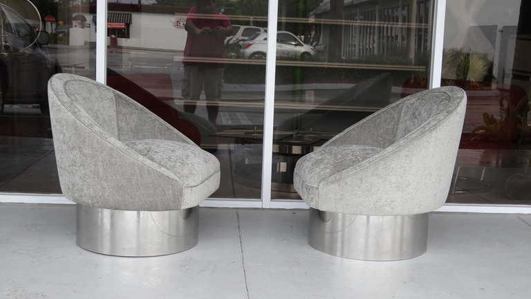 Pair Of 1970s Swivel Tub Chairs In Excellent Condition In Miami, FL