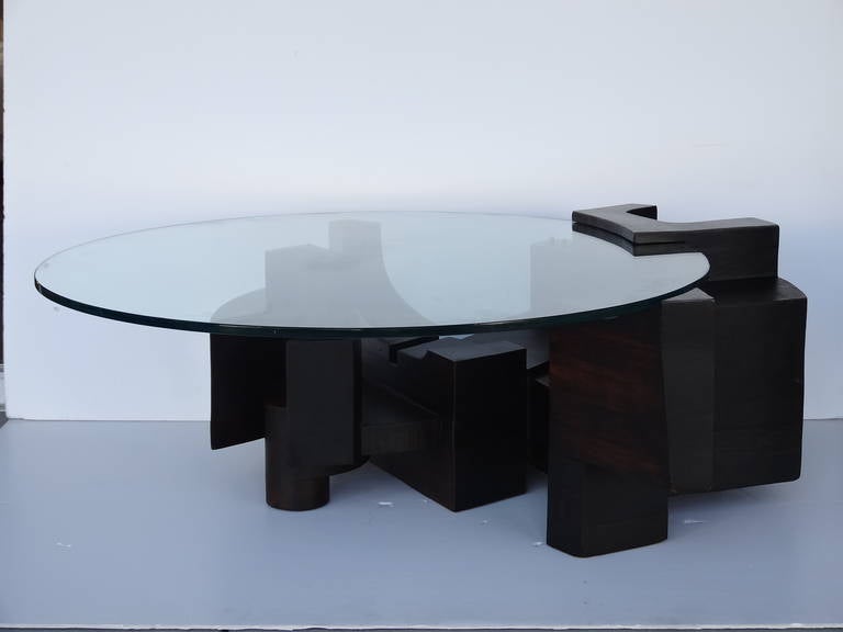 Italian Futurist, Walnut Sculptural Coffee Table In Excellent Condition In Miami, FL