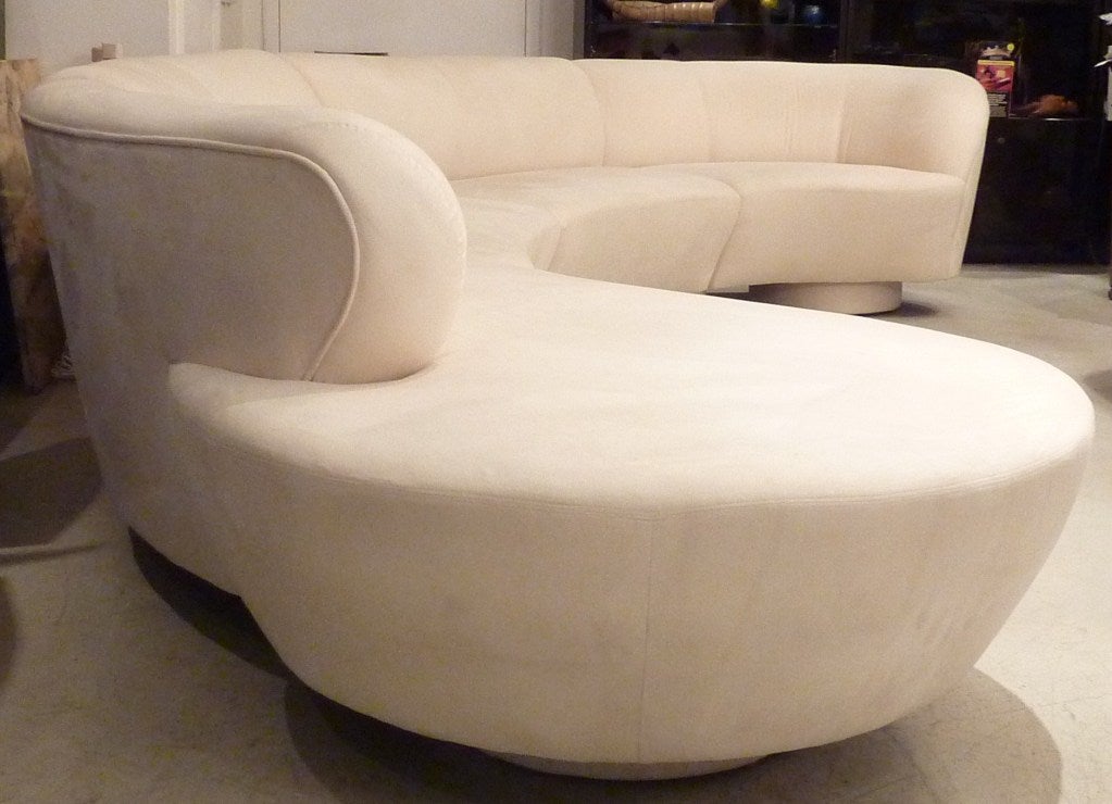 Classic sectional sofa by Vladimir Kagan for Directional. Original ultrasuede upholstery. Very sexy curving 4 section sofa.