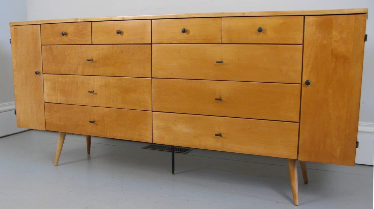 Iconic early 1950s planner group Paul McCobb 20-drawer maple chest. The chest retains it's original pulls. An American design classic.