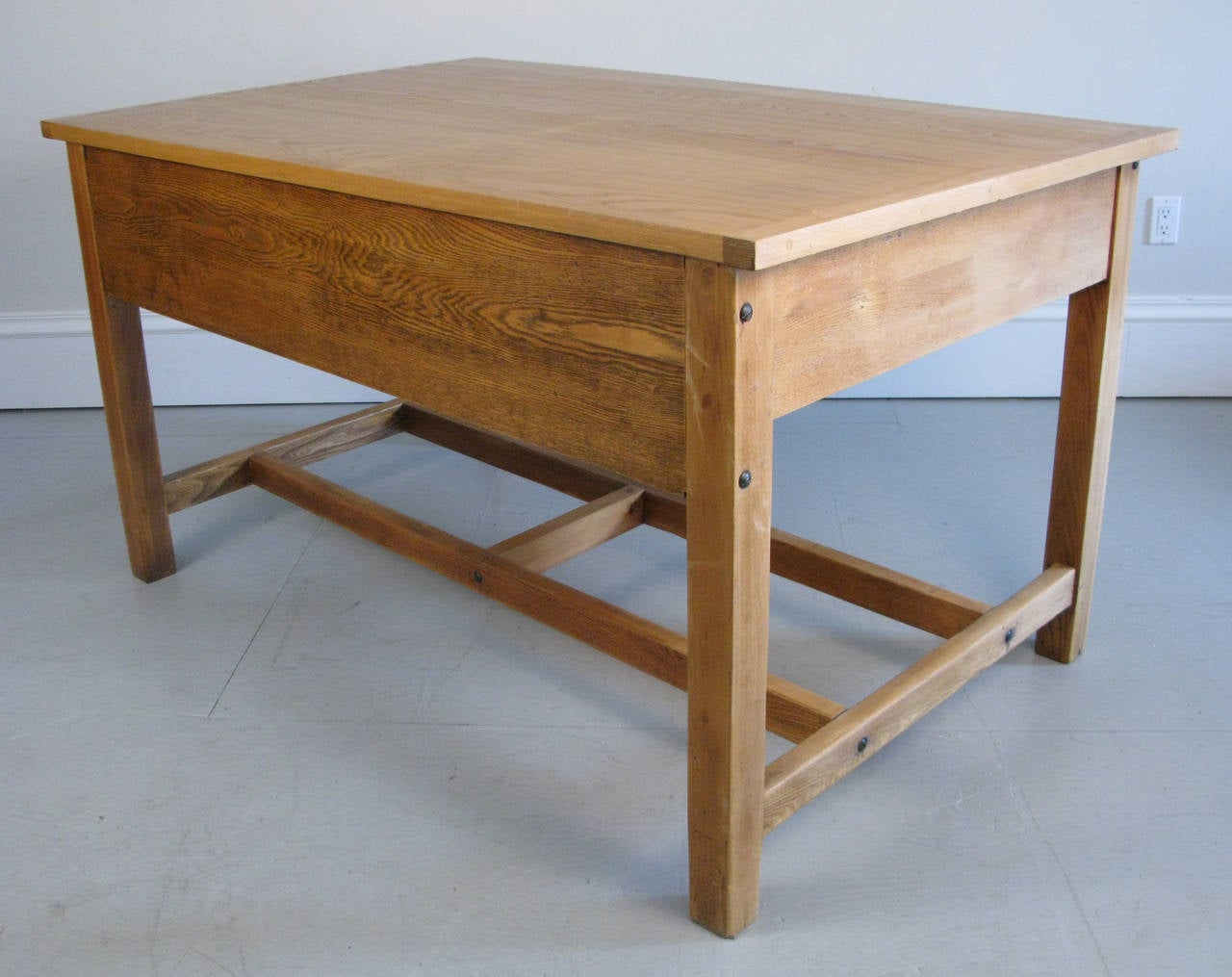 Woodwork Grand Mid-Century Chestnut and Oak Cartographers Table