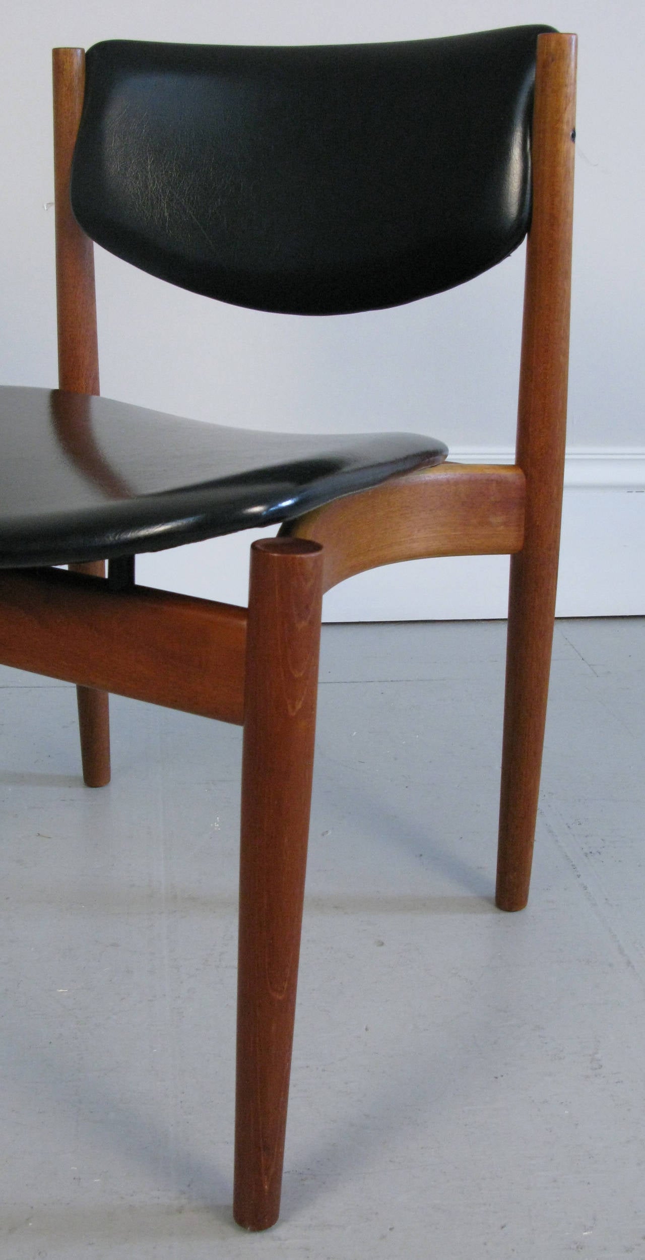 Mid-Century Set of Four Finn Juhl Model 197 Chairs In Good Condition In Hudson, NY