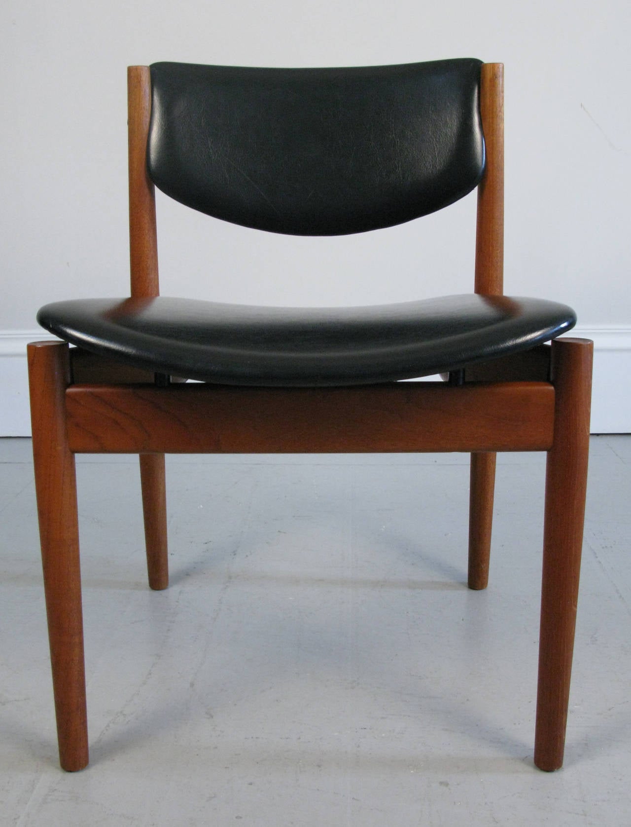 Mid-Century Modern Mid-Century Set of Four Finn Juhl Model 197 Chairs