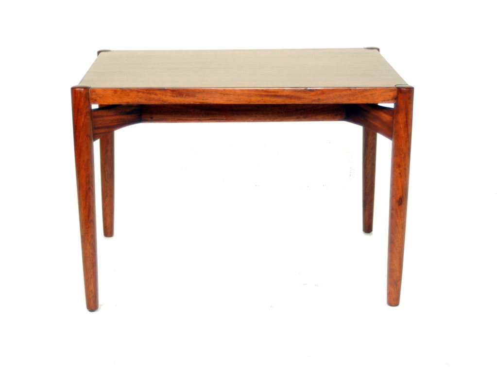 A good looking walnut side table, end table, or small coffee table with round tapered legs and sleek mid-century lines.