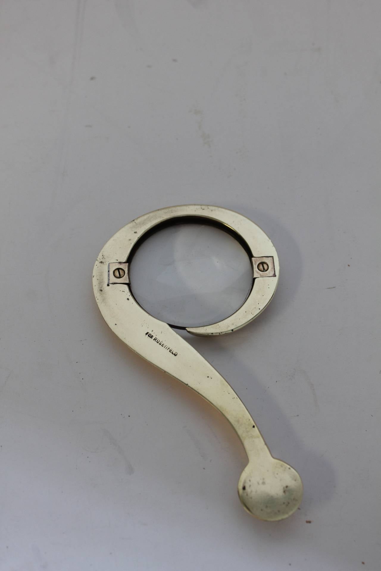 magnifying glass question mark
