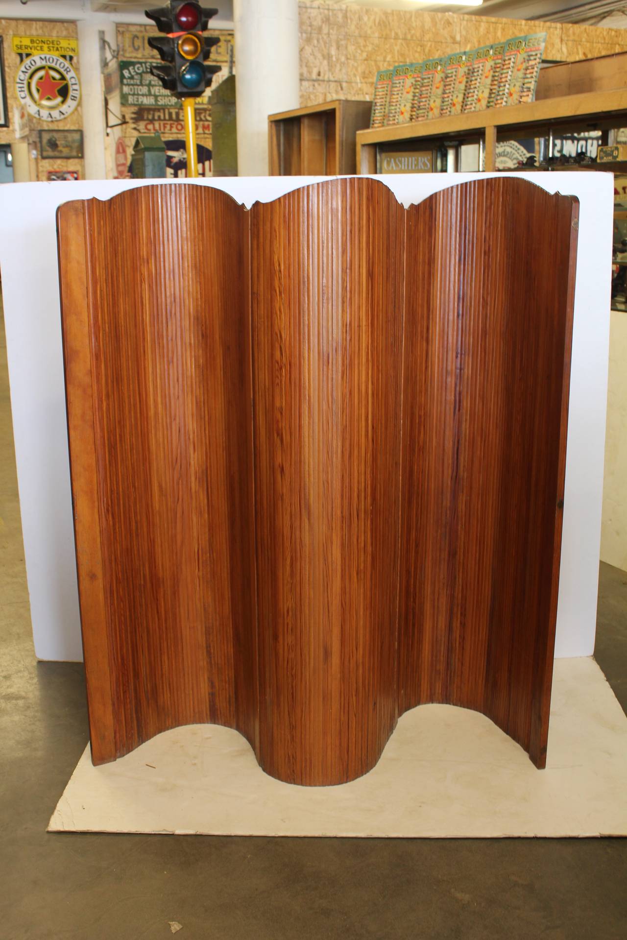 Art Deco French Wood Screen by S.N.S.A In Good Condition For Sale In Chicago, IL