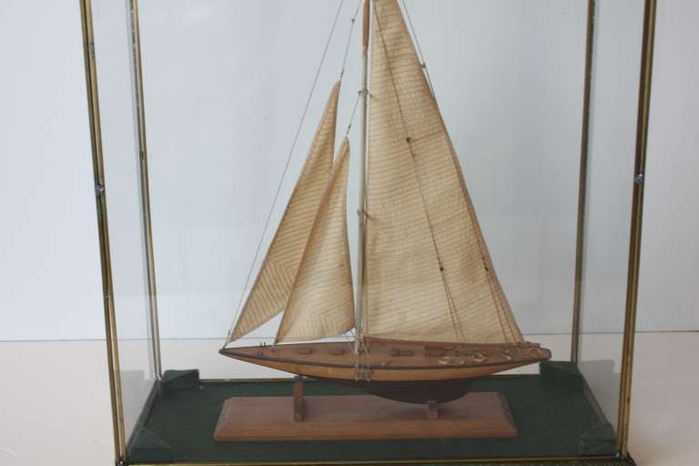 Antique Cased Wooden Model Boat In Good Condition In Chicago, IL