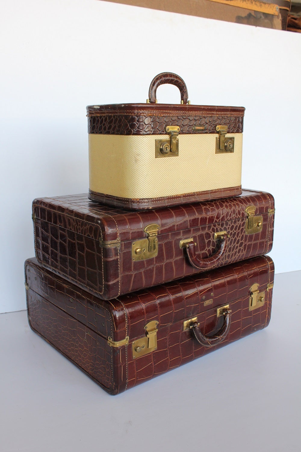 American Set Of 3 Vintage Leather Suitcases For Sale