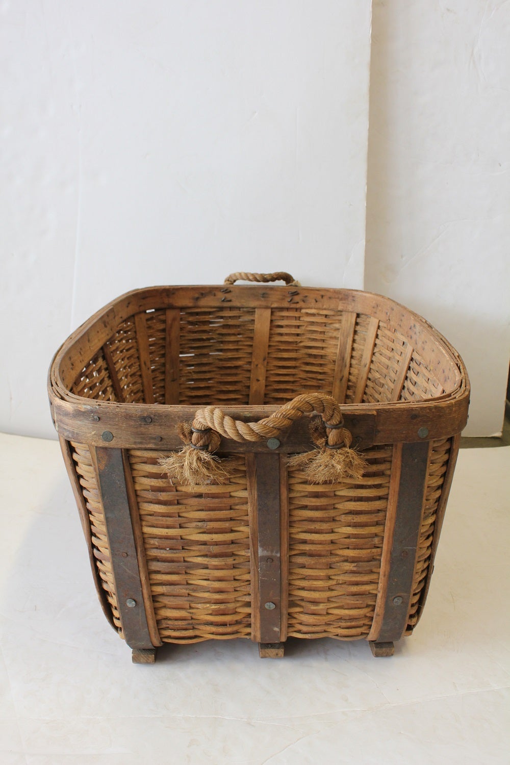 vintage tobacco basket