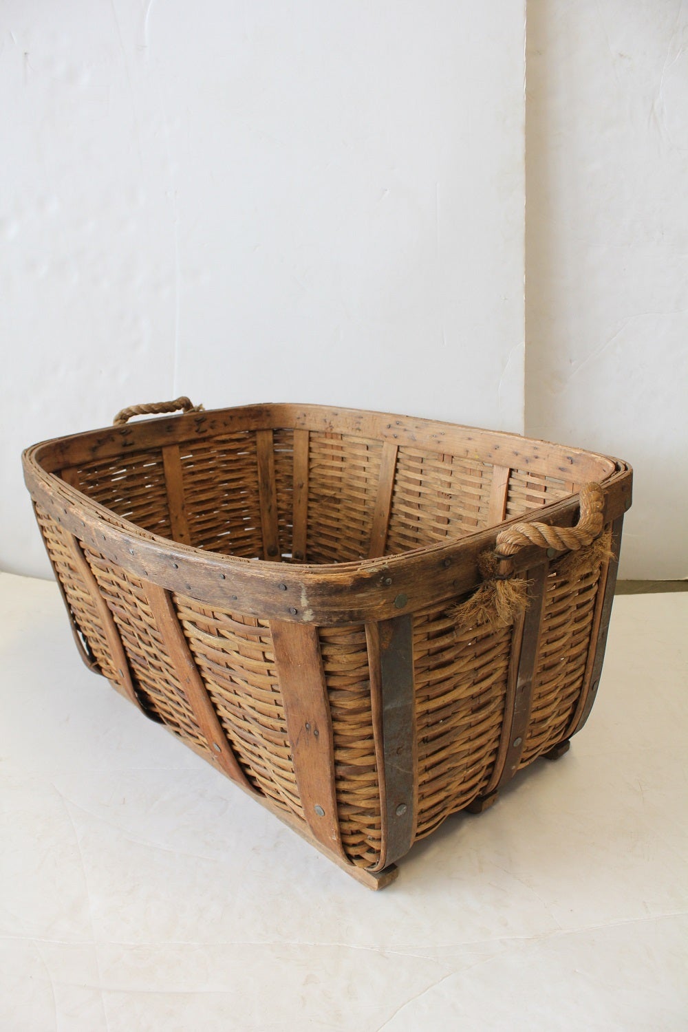 tobacco basket antique