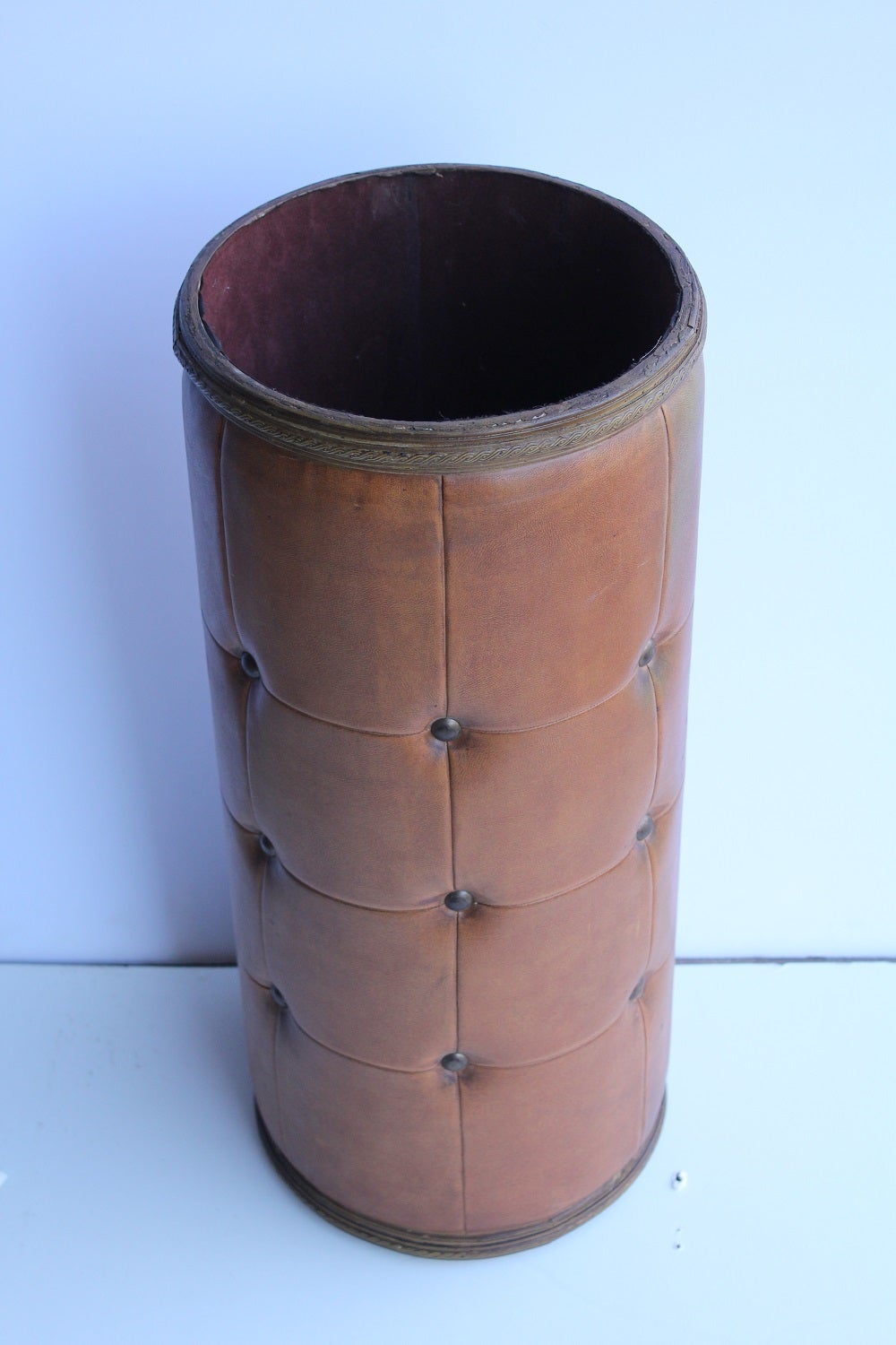 Vintage Italian Tufted Leather Umbrella Stand In Good Condition In Chicago, IL