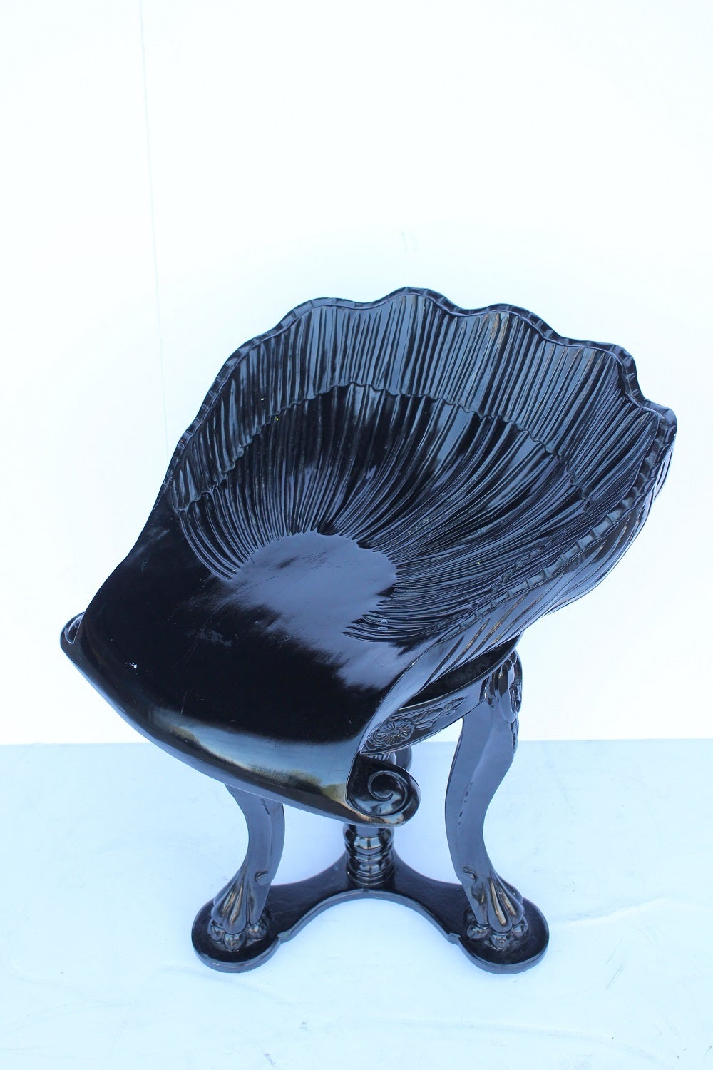 19th Century Lacquered Italian Shell Shaped Grotto Stool In Good Condition For Sale In Chicago, IL