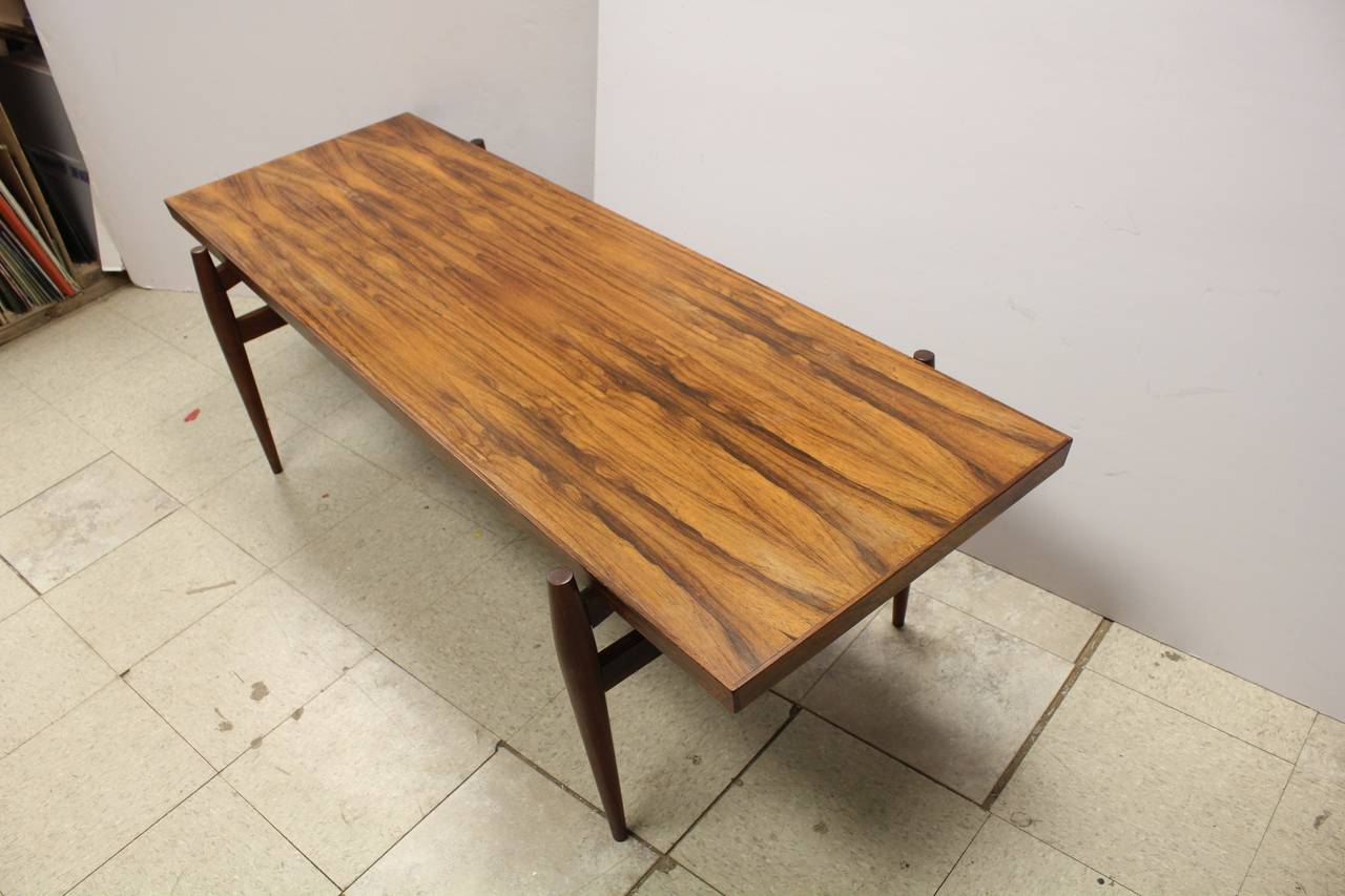 Mid-Century Larsen Style Rosewood Coffee Table In Good Condition For Sale In Chicago, IL