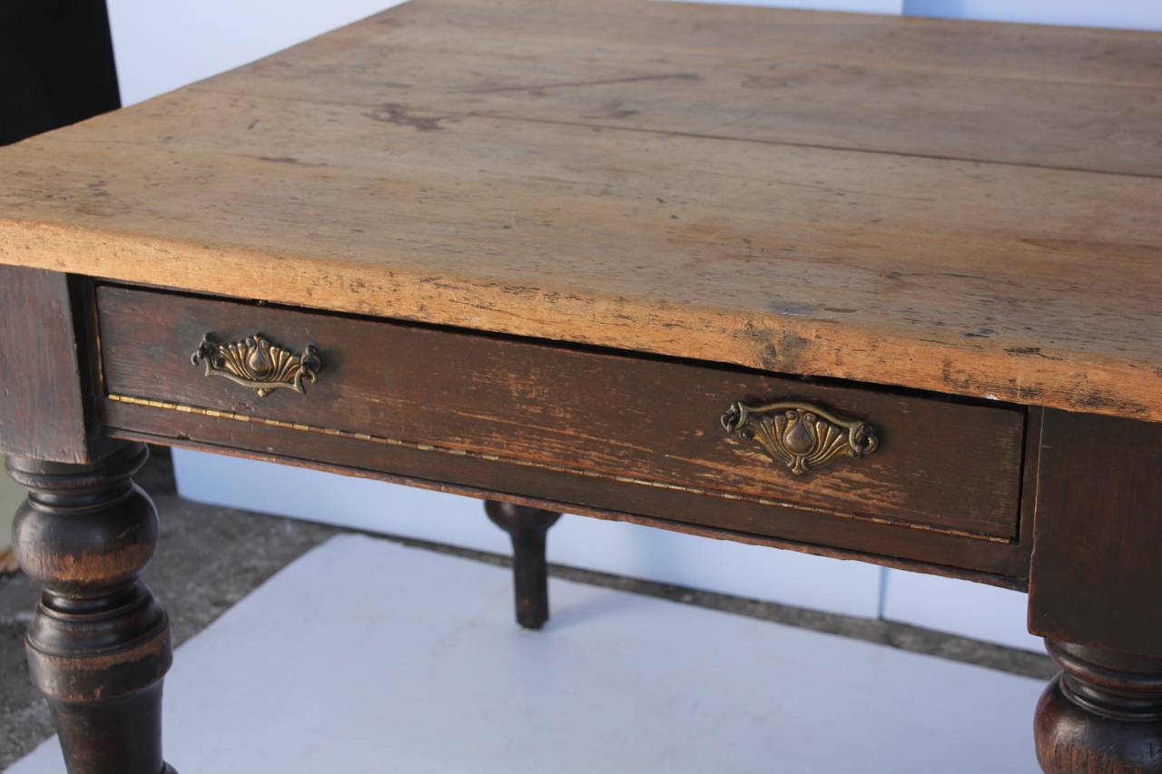 Large Antique Turned Leg Table In Good Condition For Sale In Chicago, IL