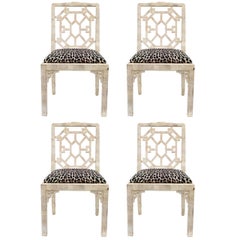 Groupe de quatre chaises d'appoint en placage d'os de style Chippendale des années 1960