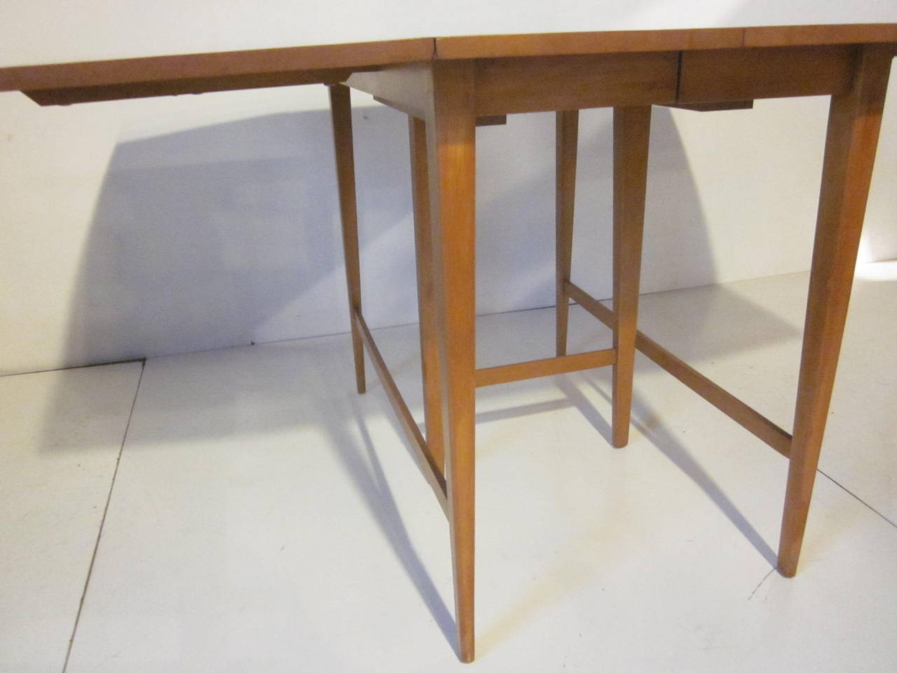 Paul McCobb Drop-Leaf Dining Table In Excellent Condition In Cincinnati, OH