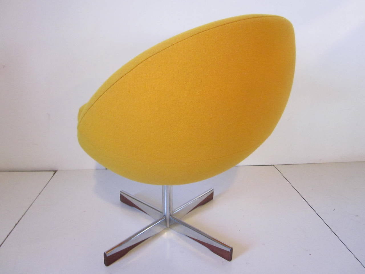 Danish Styled Ball Chair In Excellent Condition In Cincinnati, OH