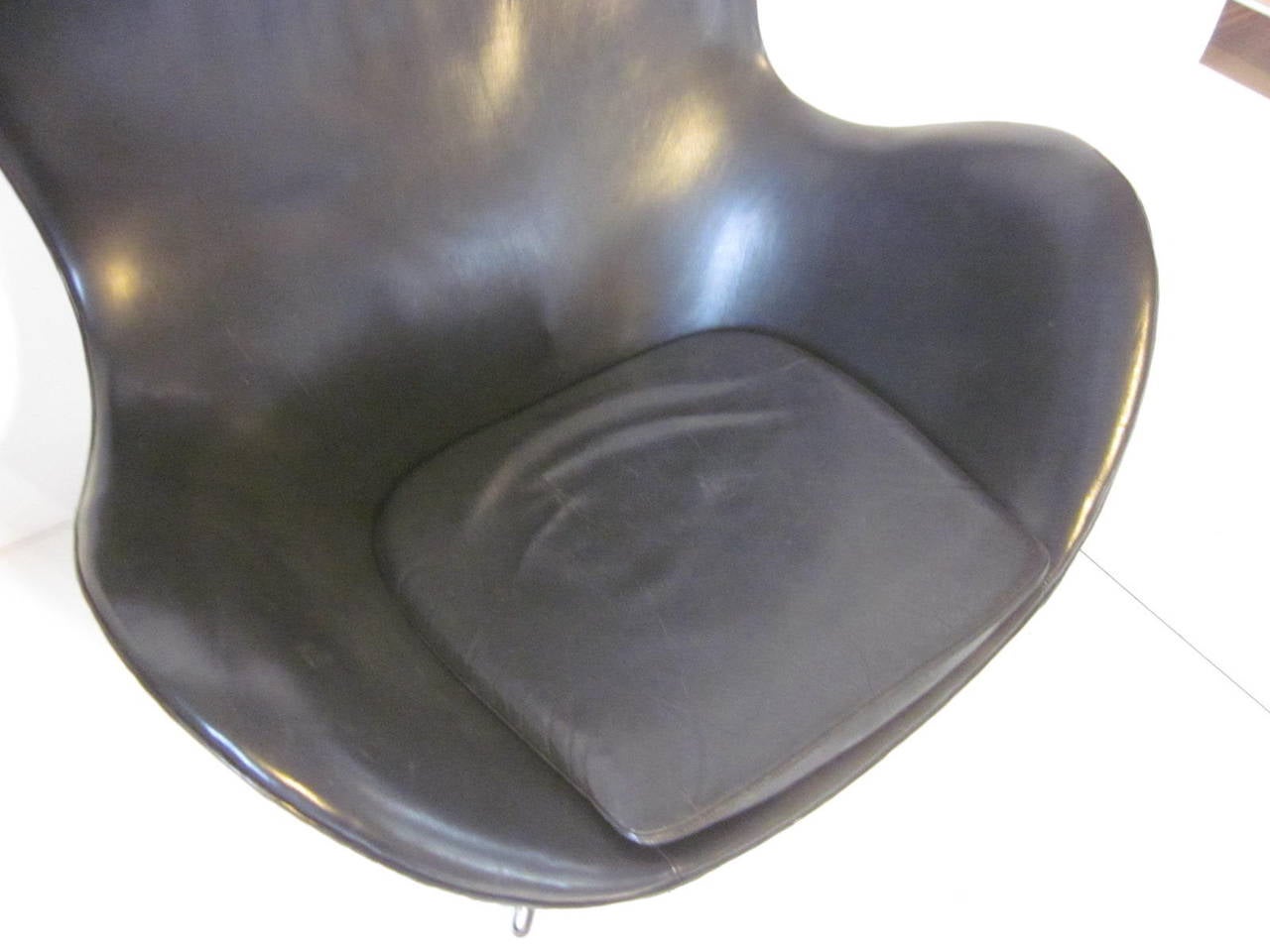 20th Century Arne Jacobsen Leather Egg Chair