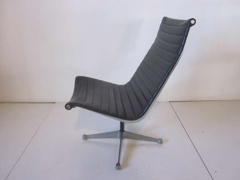 Modern Eames Aluminum Group Lounge Chair