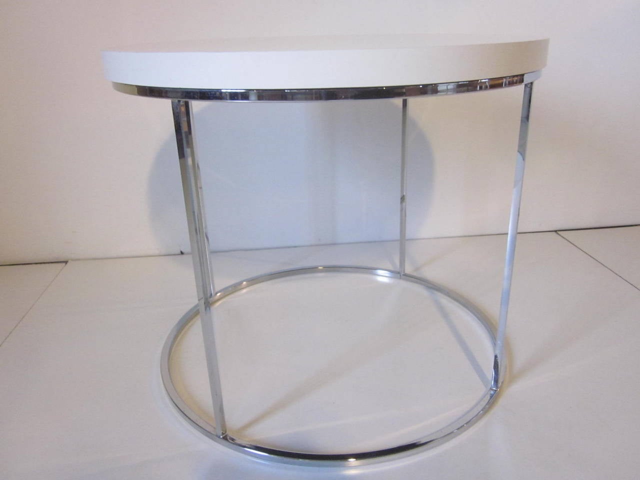 Milo Baughman Side Table In Excellent Condition In Cincinnati, OH