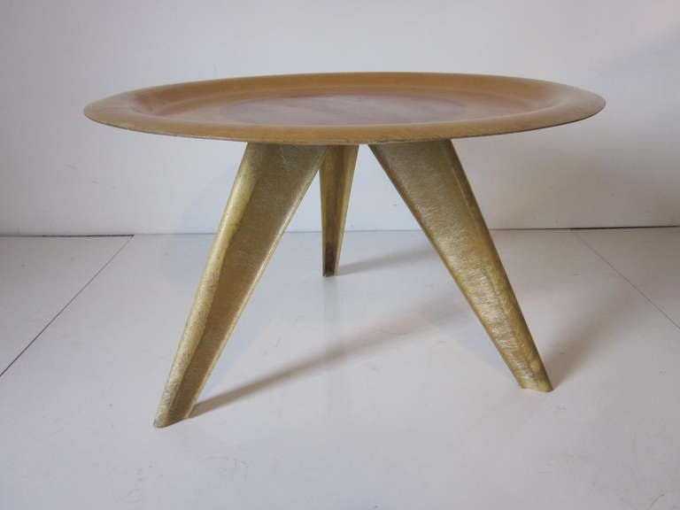 Mid-Century Modern  Table en fibre de verre moulée du milieu du siècle dans le style d'Eames  en vente