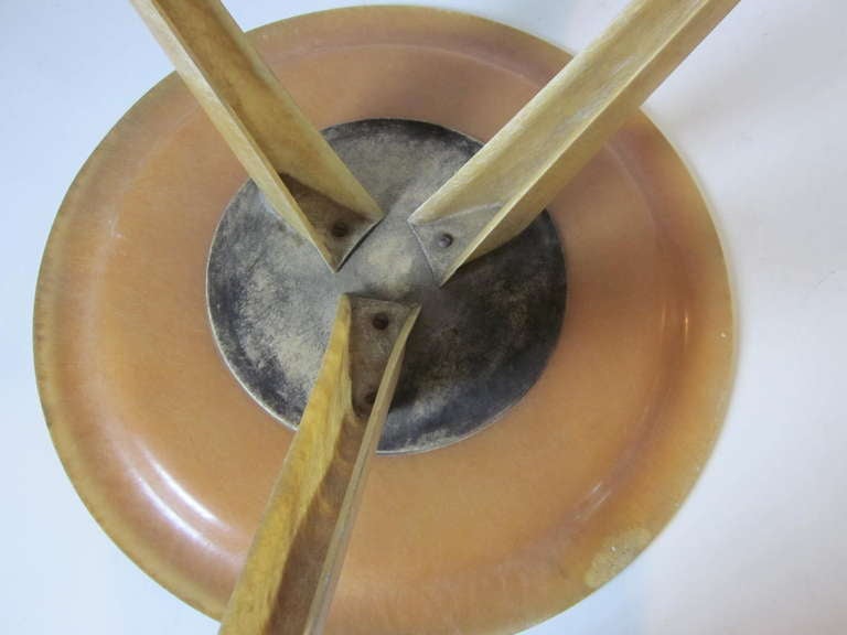  Table en fibre de verre moulée du milieu du siècle dans le style d'Eames  Bon état - En vente à Cincinnati, OH