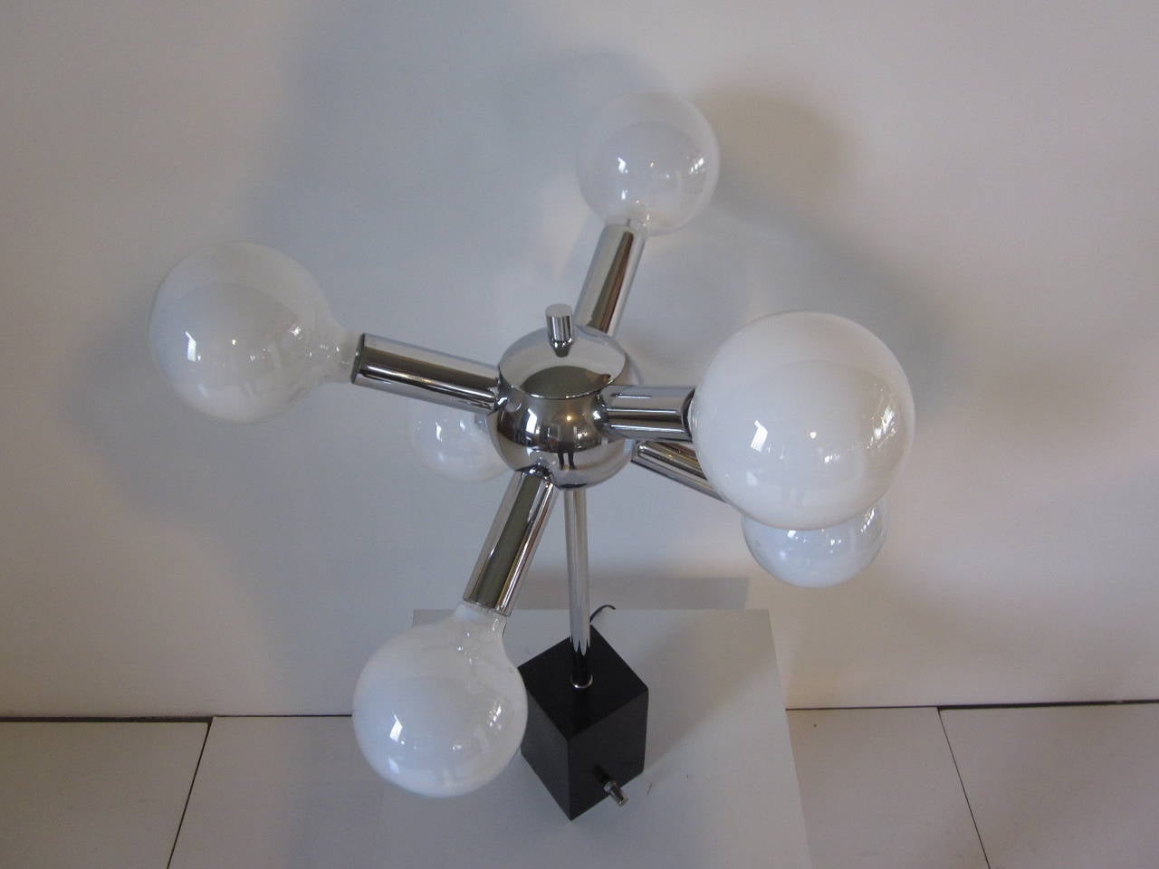 Chrome Sputnik Table Lamp In Excellent Condition In Cincinnati, OH