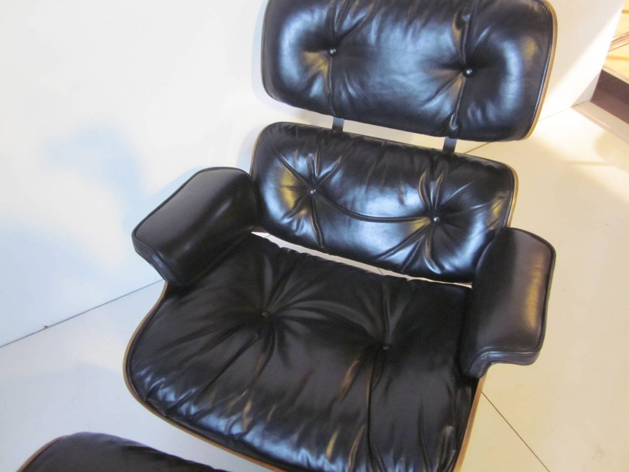 Mid-Century Modern Eames Herman Miller 670 Lounge Chair