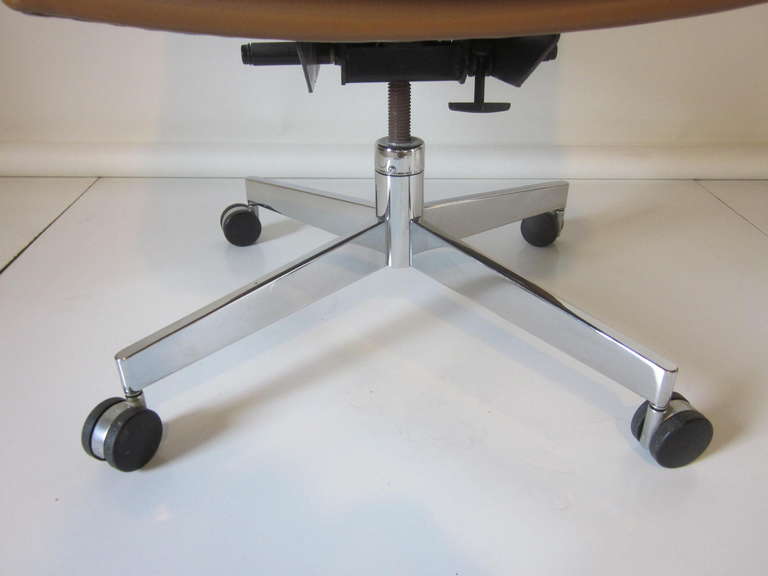 Modern Stow Davis Executive Leather Desk Chair