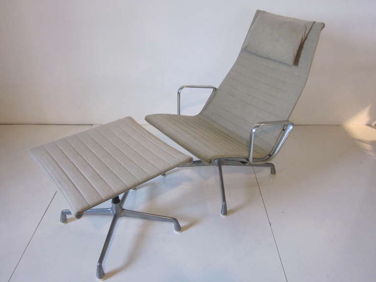A Eames aluminum group swiveling lounge chair with matching ottoman in a beige wool blend fabric.Retains the original pillow and finish,manufactured by the Herman Miller furniture company.The person that owned this chair was an architect in St.Louis