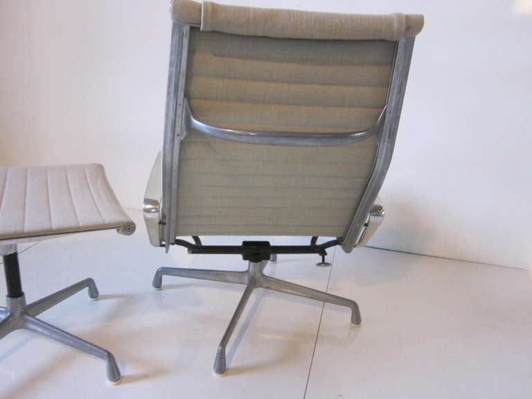 Mid-Century Modern Eames Aluminum Group Lounge Chair w/ Ottoman