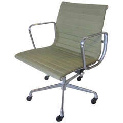 Eames Aluminum Group Desk Chair