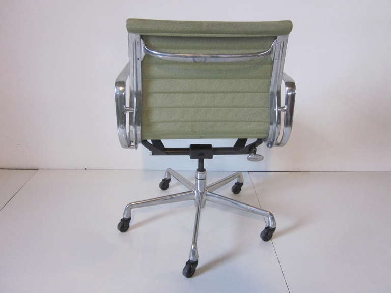 American Eames Aluminum Group Desk Chair
