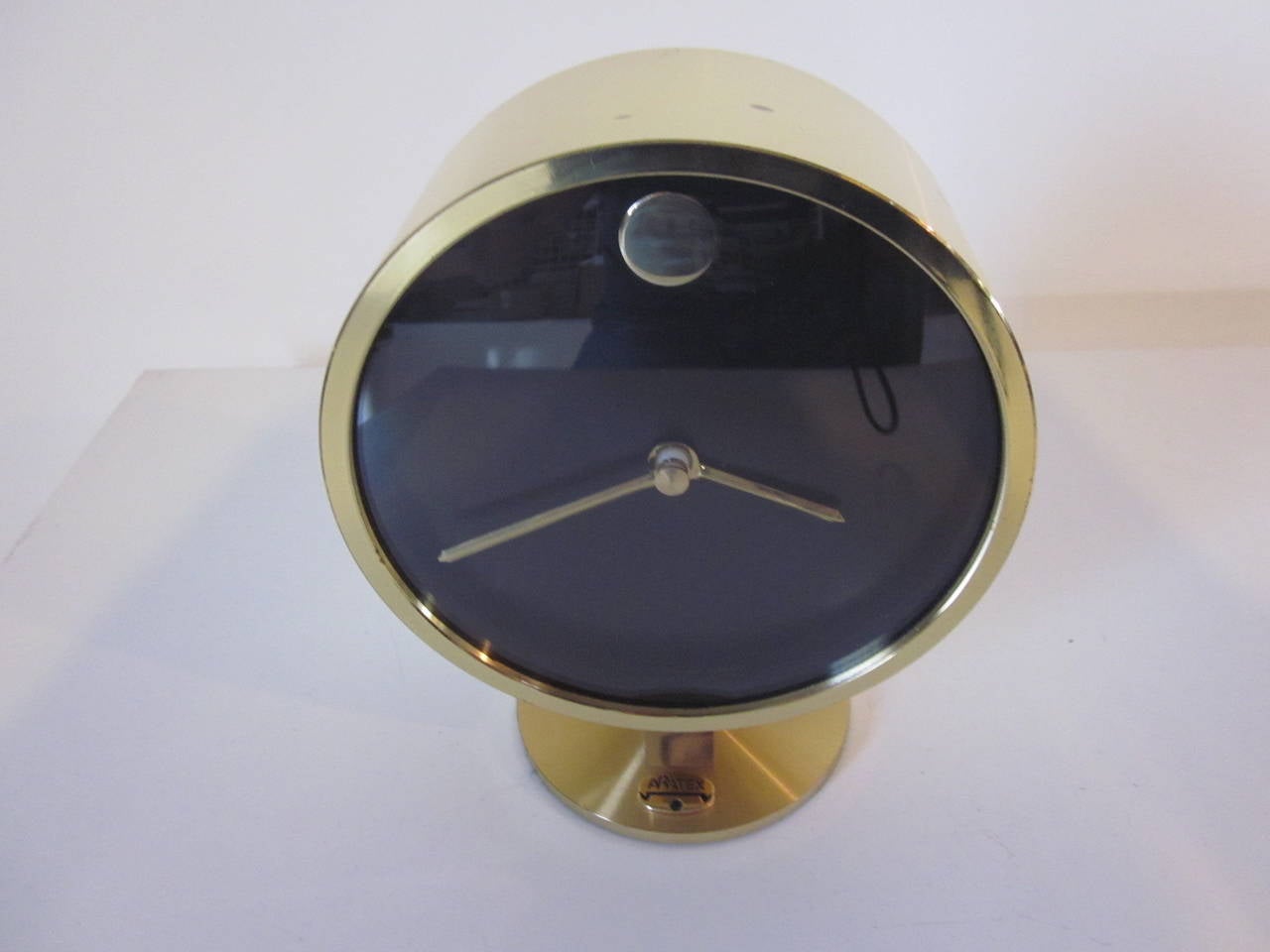 Howard Miller Brass Table Clock In Excellent Condition In Cincinnati, OH