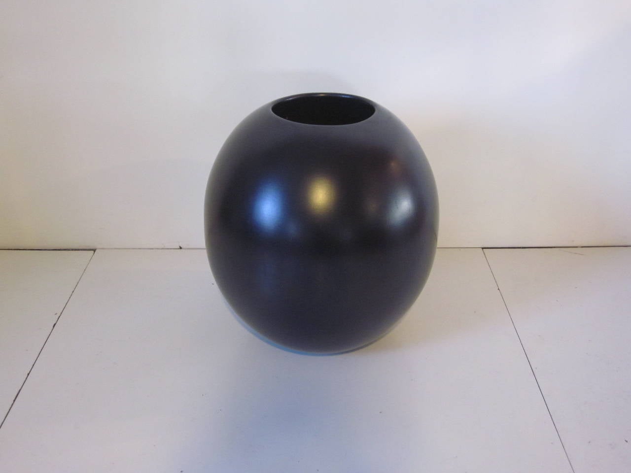 Modern Monumental Architectural Pottery Marilyn Kay Austin Pot For Sale