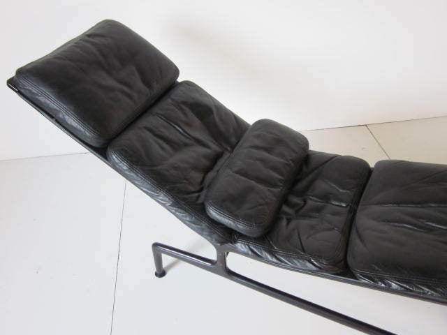 Mid-20th Century Eames Chaise Lounge