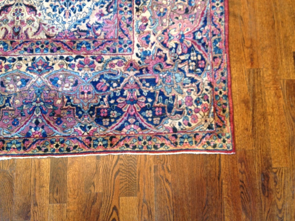 Large antique Persian rug In Good Condition For Sale In Katonah, NY
