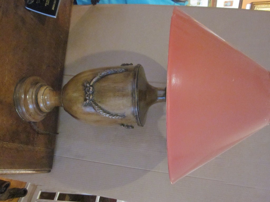 Pair of Wooden English Urn Lamps In Good Condition For Sale In Katonah, NY