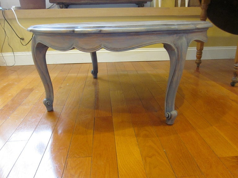 Round Distressed Finish Coffee Table In Good Condition In Katonah, NY
